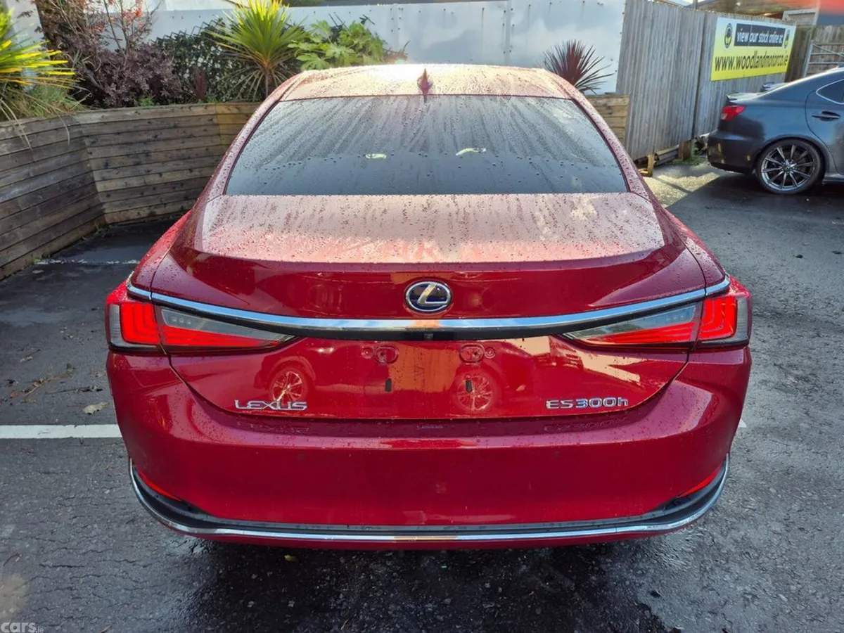 Lexus ES Saloon, Petrol Hybrid, 2022, Red