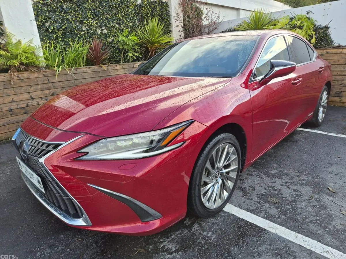 Lexus ES Saloon, Petrol Hybrid, 2022, Red