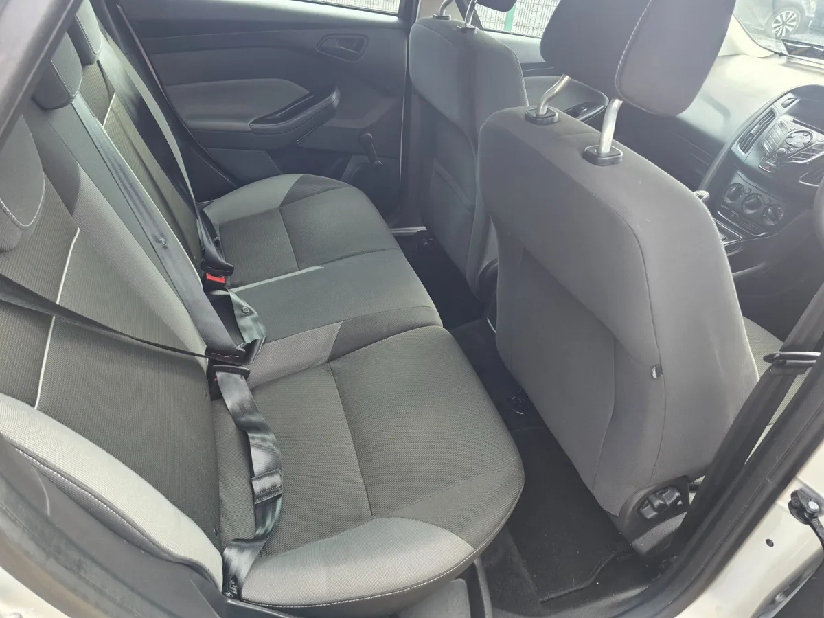 Ford Focus Hatchback, Petrol, 2011, Silver