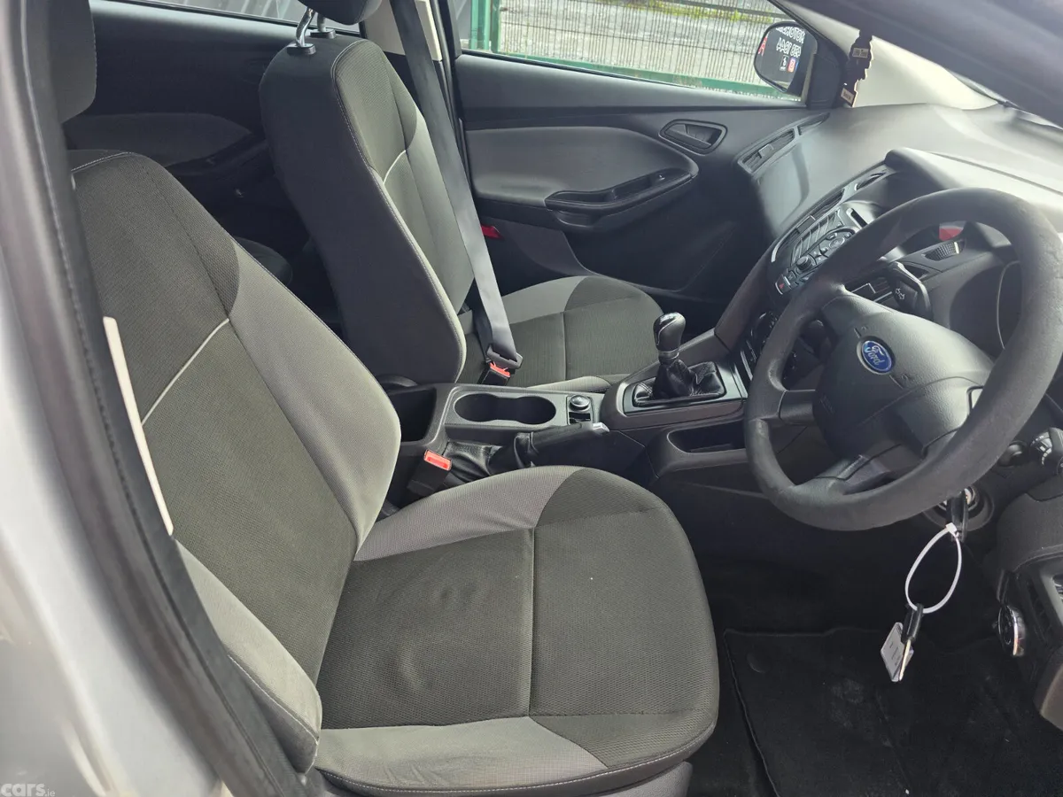 Ford Focus Hatchback, Petrol, 2011, Silver