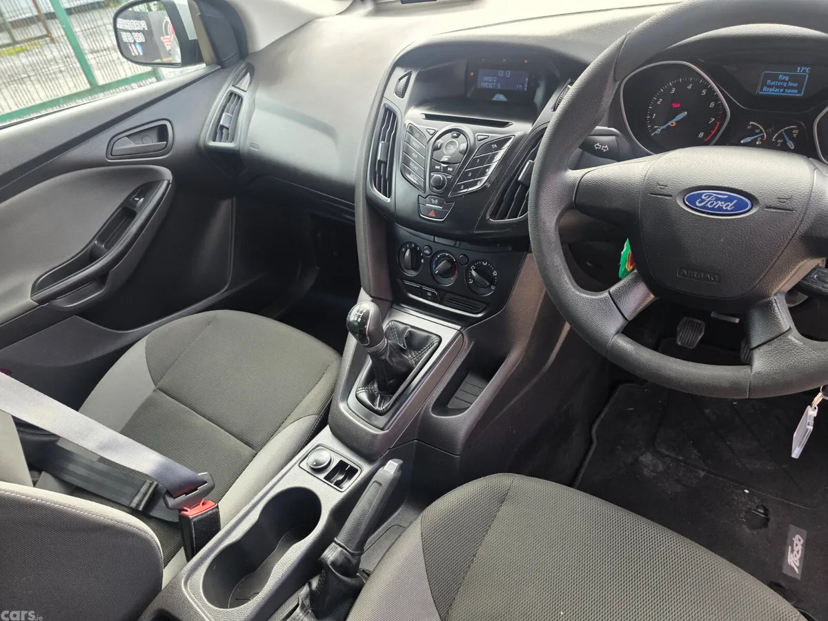 Ford Focus Hatchback, Petrol, 2011, Silver