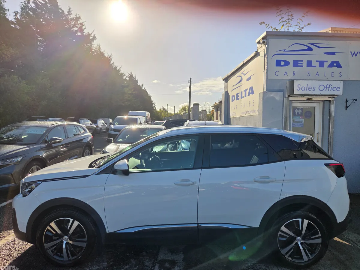 Peugeot 3008 MPV, Petrol, 2018, White