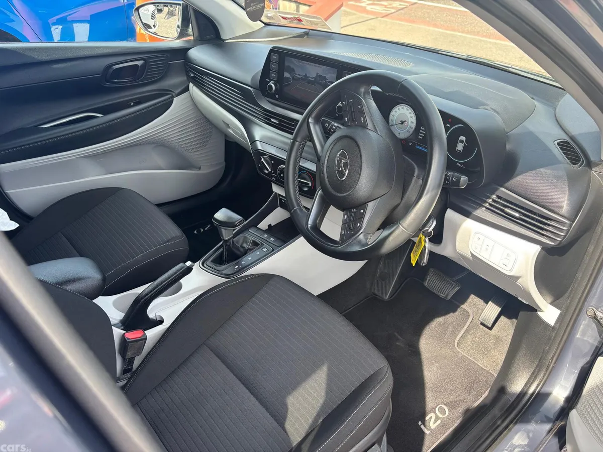 Hyundai i20 Hatchback, Petrol, 2023, Grey