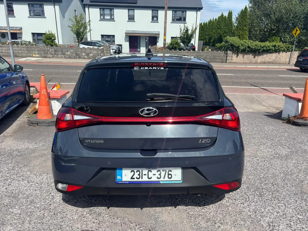 Hyundai i20 Hatchback, Petrol, 2023, Grey