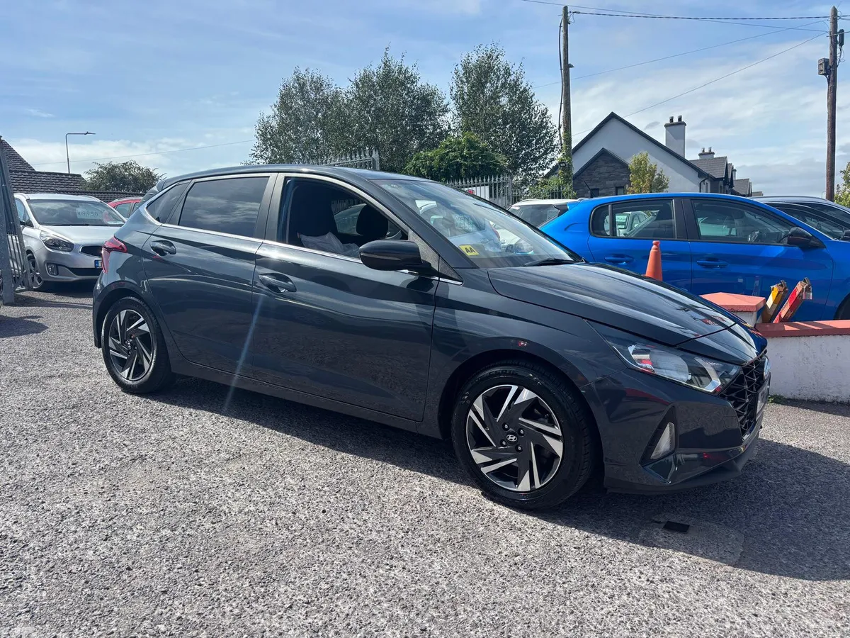 Hyundai i20 Hatchback, Petrol, 2023, Grey