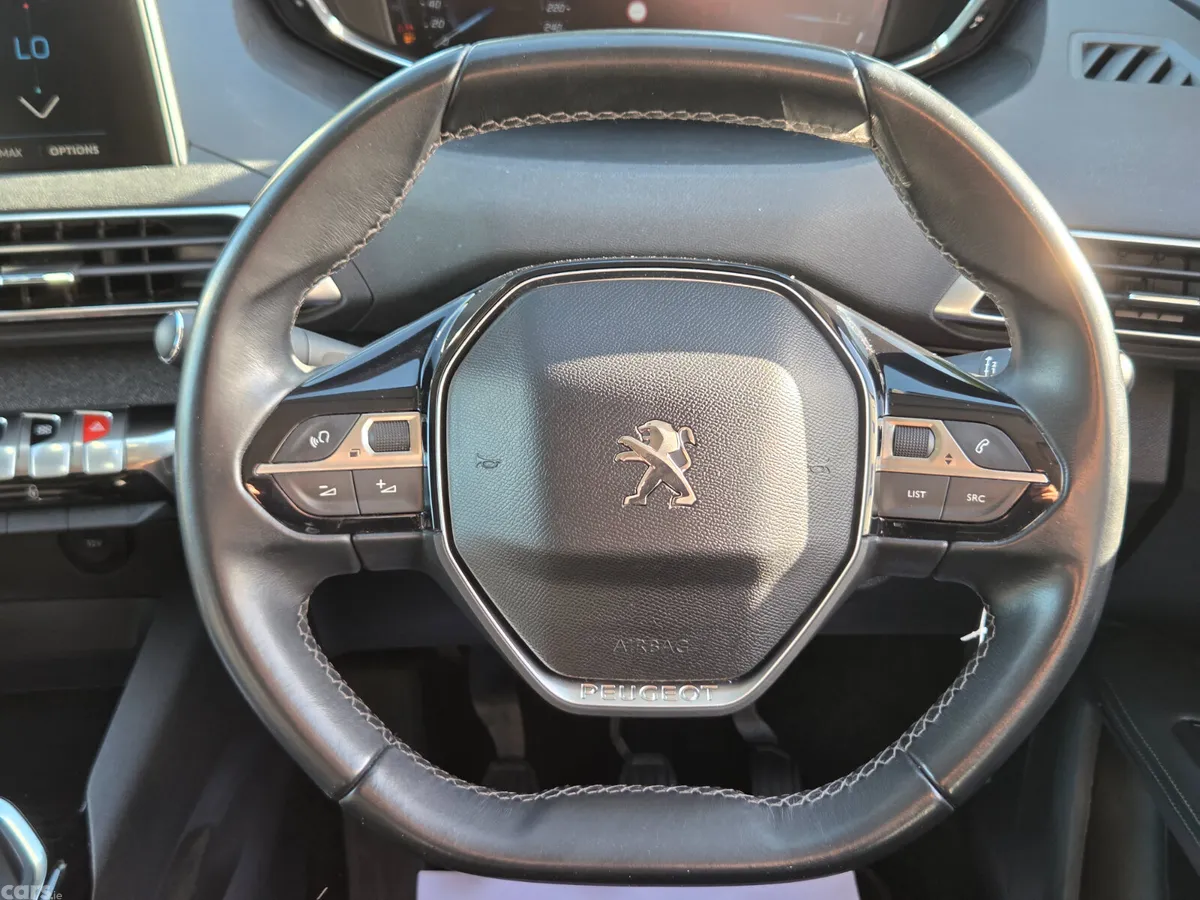 Peugeot 3008 MPV, Petrol, 2018, White