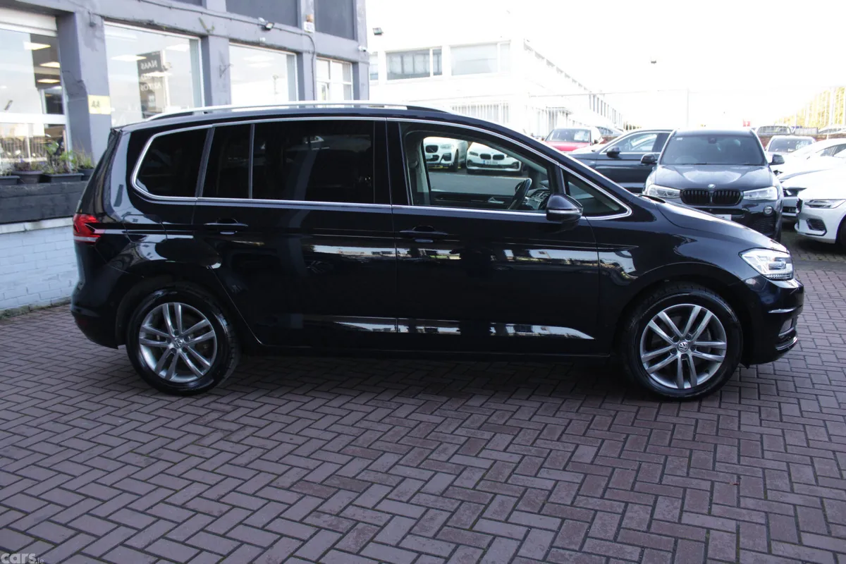 Volkswagen Touran MPV, Diesel, 2020, Black