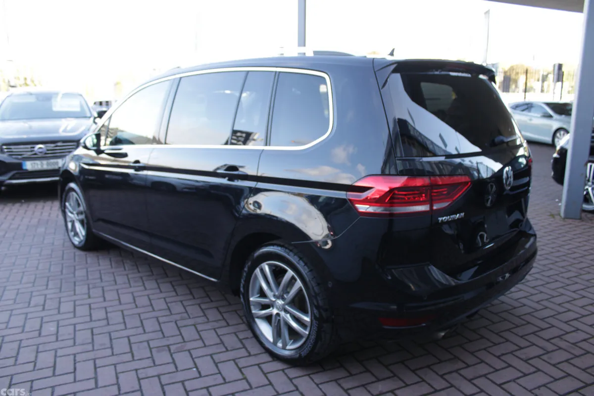 Volkswagen Touran MPV, Diesel, 2020, Black