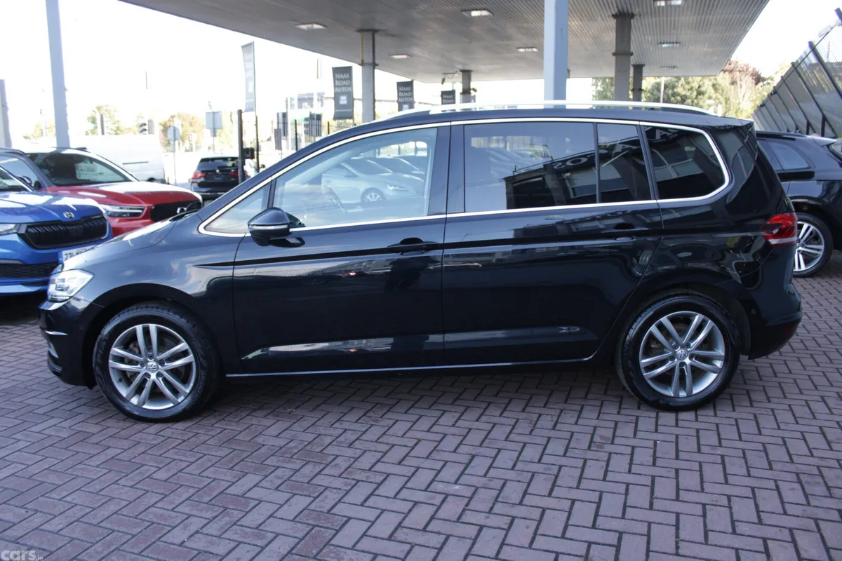 Volkswagen Touran MPV, Diesel, 2020, Black