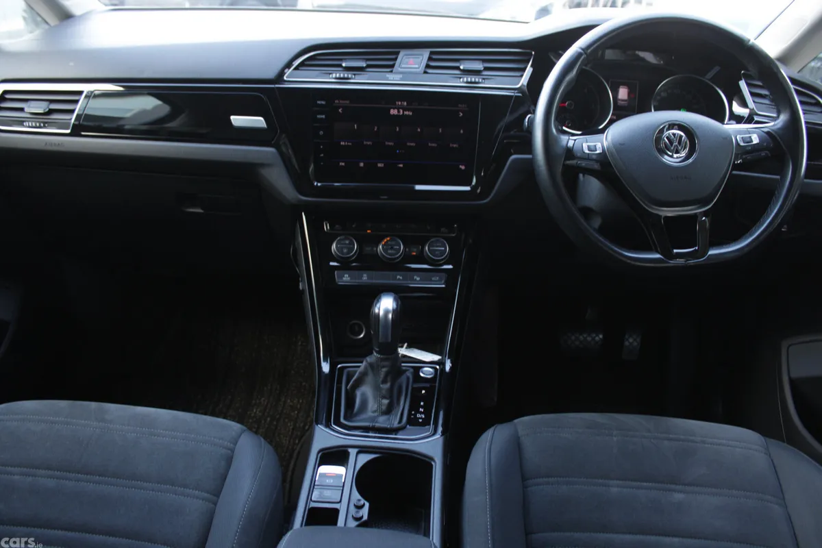 Volkswagen Touran MPV, Diesel, 2020, Black