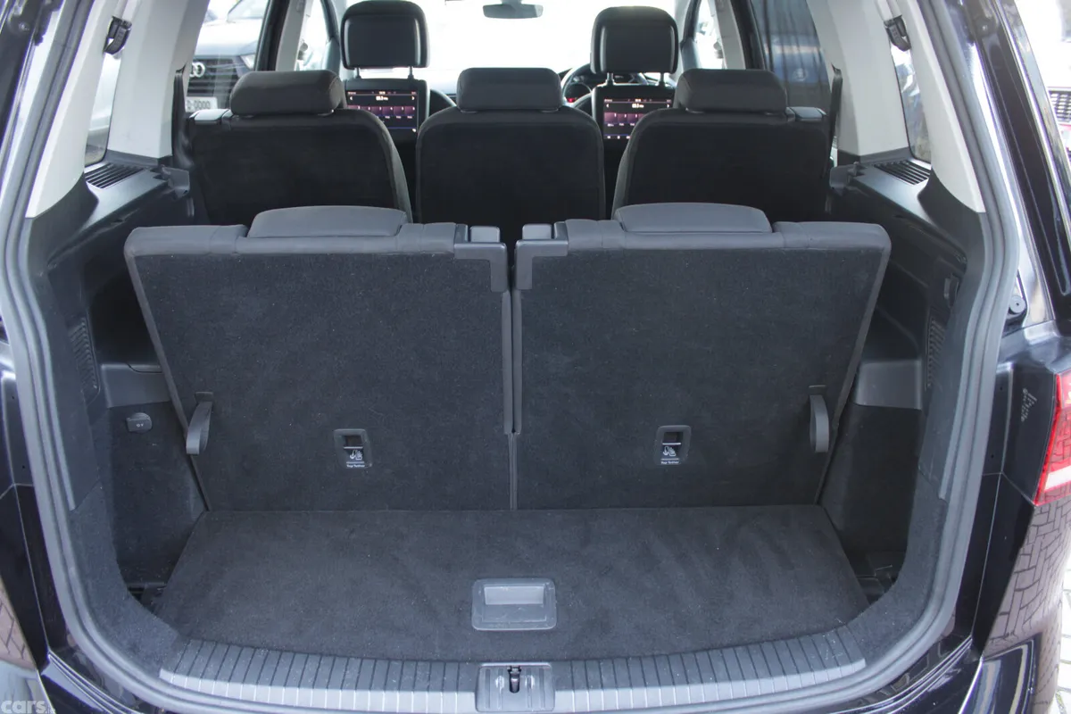 Volkswagen Touran MPV, Diesel, 2020, Black