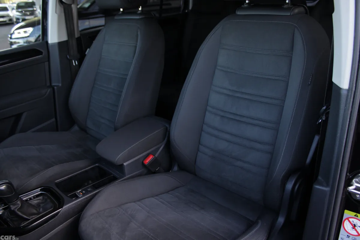Volkswagen Touran MPV, Diesel, 2020, Black