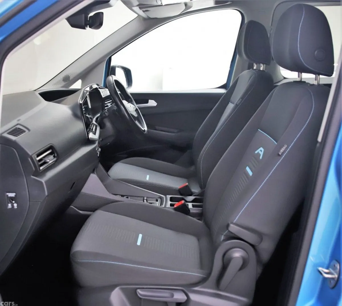 Ford Tourneo Connect MPV, Diesel, 2023, Blue