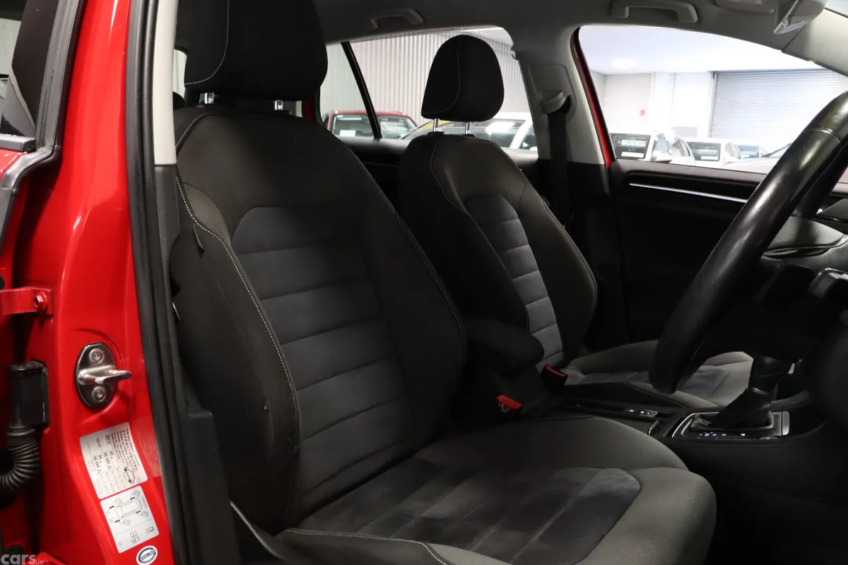Volkswagen Golf Hatchback, Petrol, 2015, Red