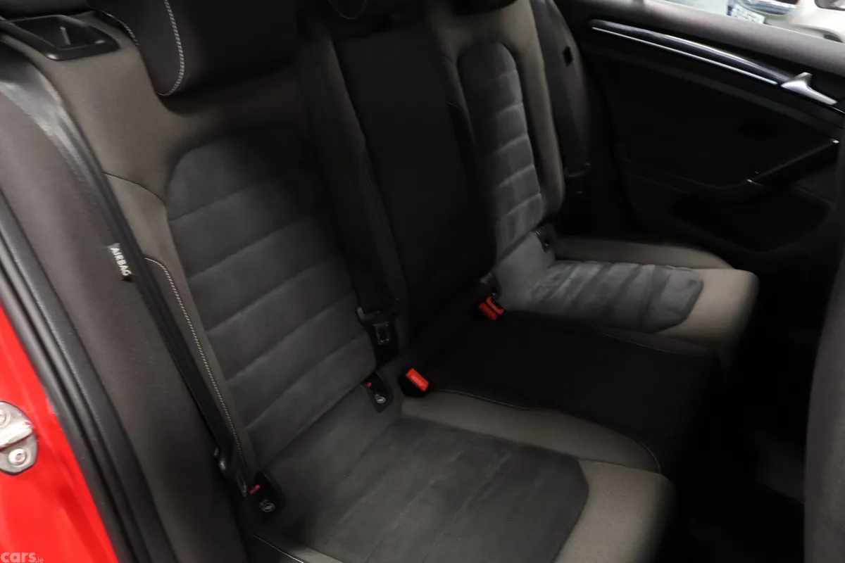 Volkswagen Golf Hatchback, Petrol, 2015, Red