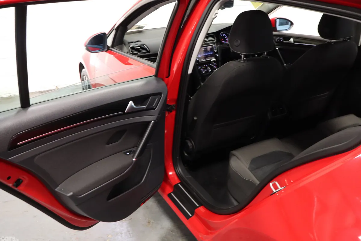Volkswagen Golf Hatchback, Petrol, 2015, Red