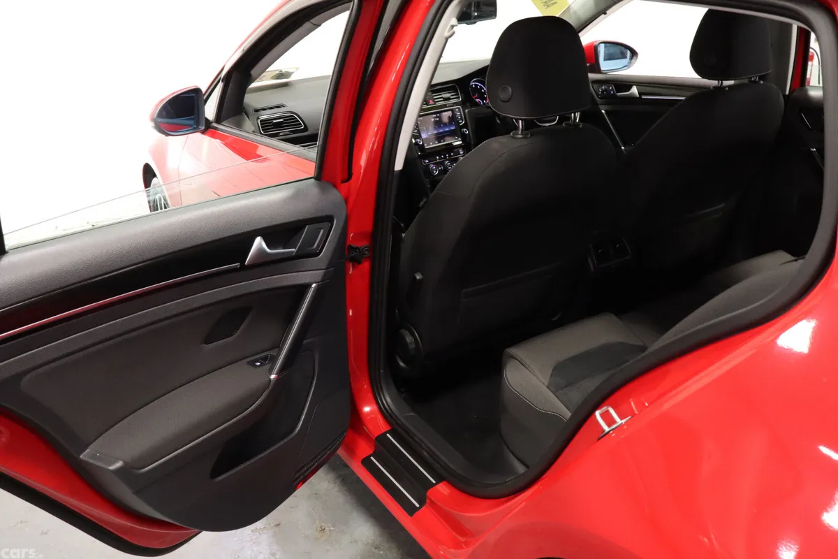 Volkswagen Golf Hatchback, Petrol, 2015, Red