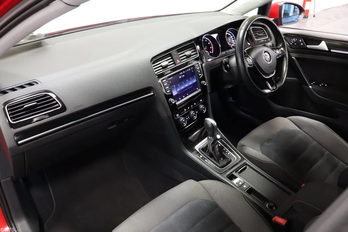 Volkswagen Golf Hatchback, Petrol, 2015, Red