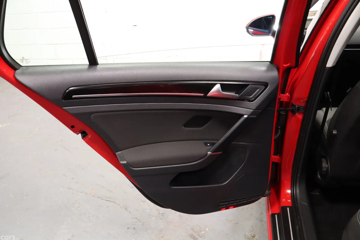 Volkswagen Golf Hatchback, Petrol, 2015, Red