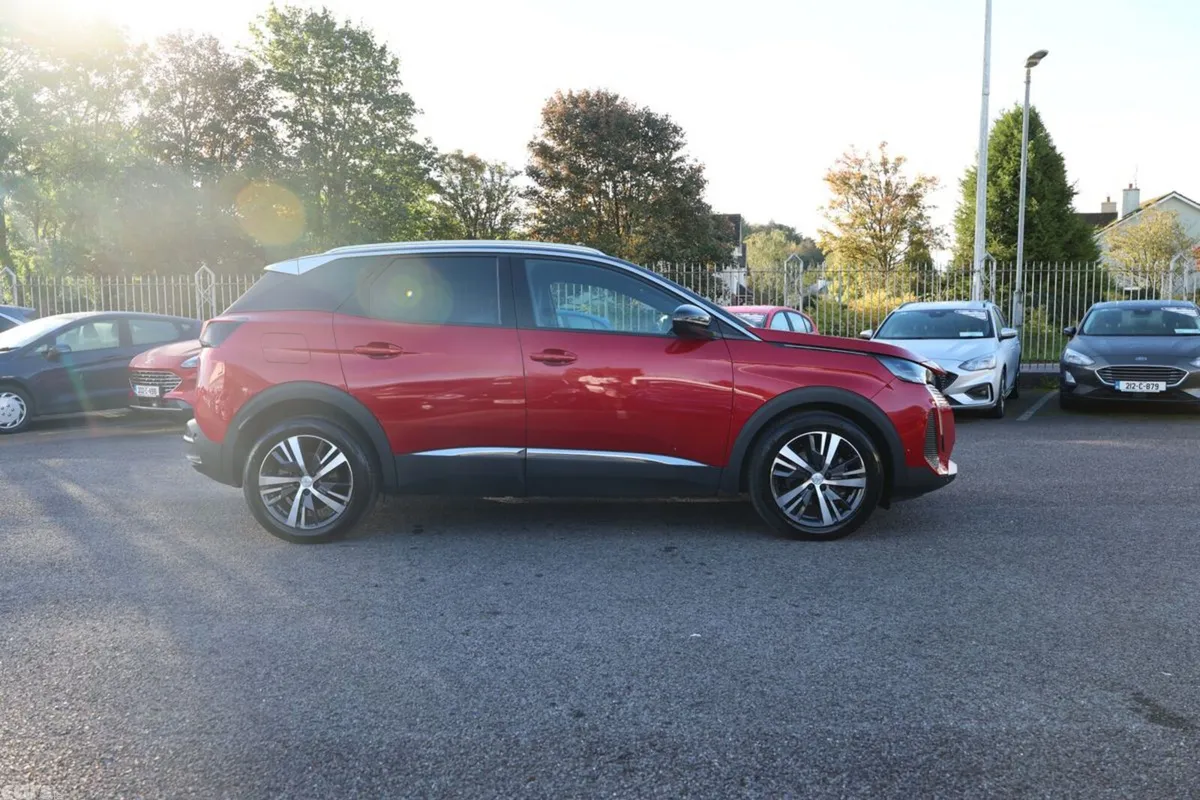 Peugeot 3008 MPV, Diesel, 2023, Red