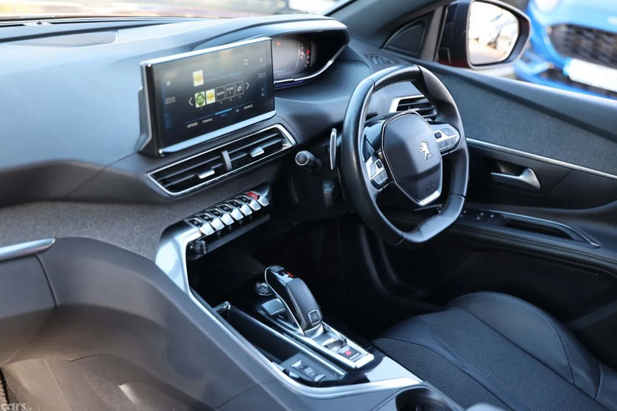 Peugeot 3008 MPV, Diesel, 2023, Red