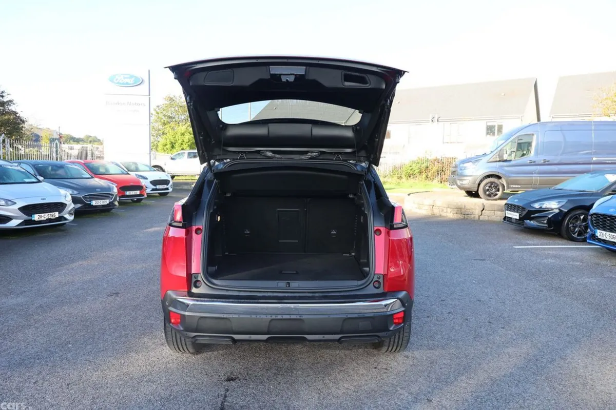 Peugeot 3008 MPV, Diesel, 2023, Red
