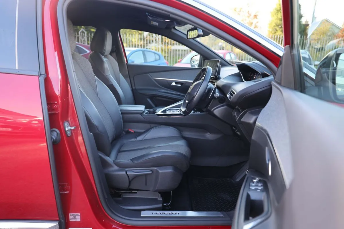 Peugeot 3008 MPV, Diesel, 2023, Red