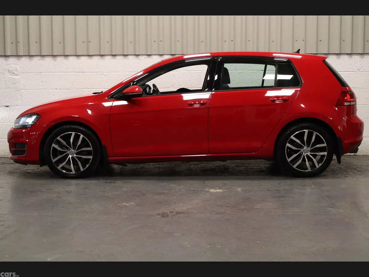 Volkswagen Golf Hatchback, Petrol, 2015, Red