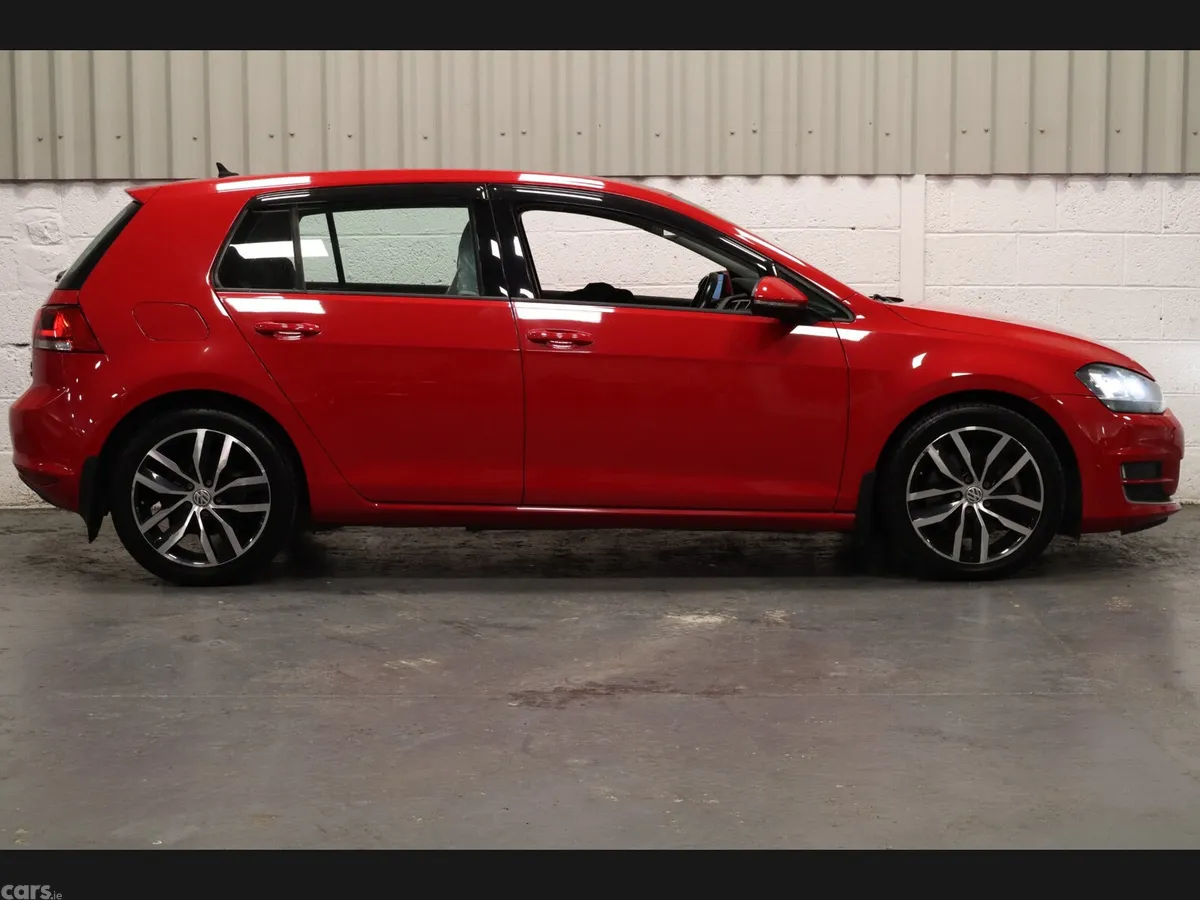 Volkswagen Golf Hatchback, Petrol, 2015, Red