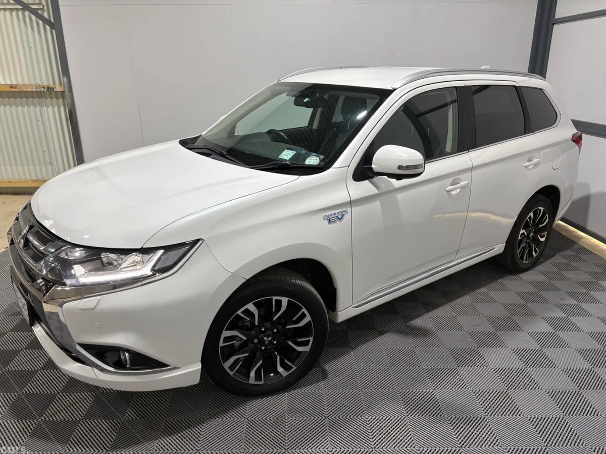 Mitsubishi Outlander SUV, Petrol Plug-in Hybrid, 2018, White