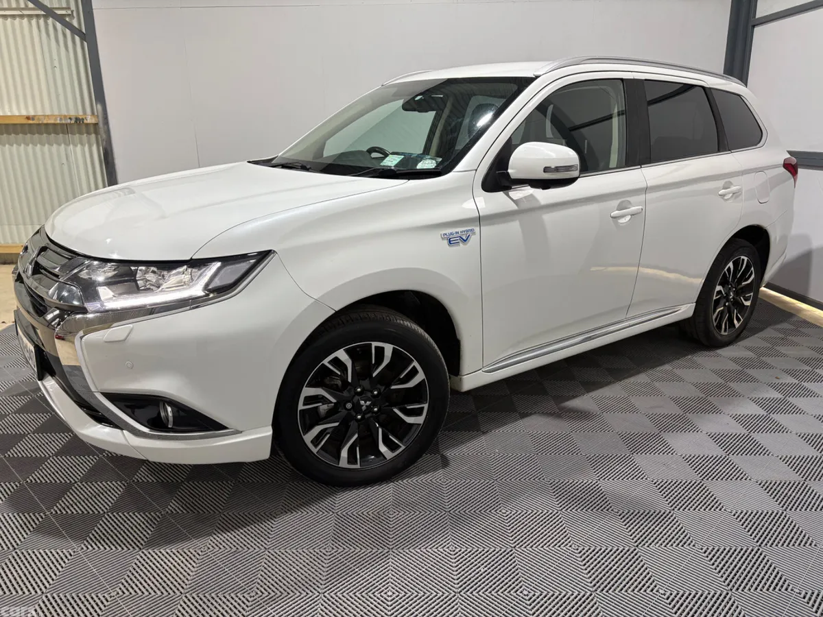 Mitsubishi Outlander SUV, Petrol Plug-in Hybrid, 2018, White