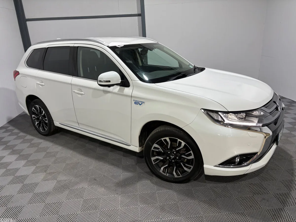 Mitsubishi Outlander SUV, Petrol Plug-in Hybrid, 2018, White