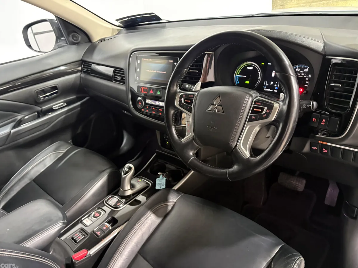 Mitsubishi Outlander SUV, Petrol Plug-in Hybrid, 2018, White