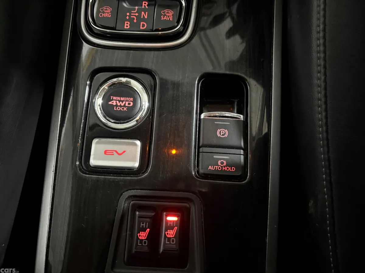 Mitsubishi Outlander SUV, Petrol Plug-in Hybrid, 2018, White