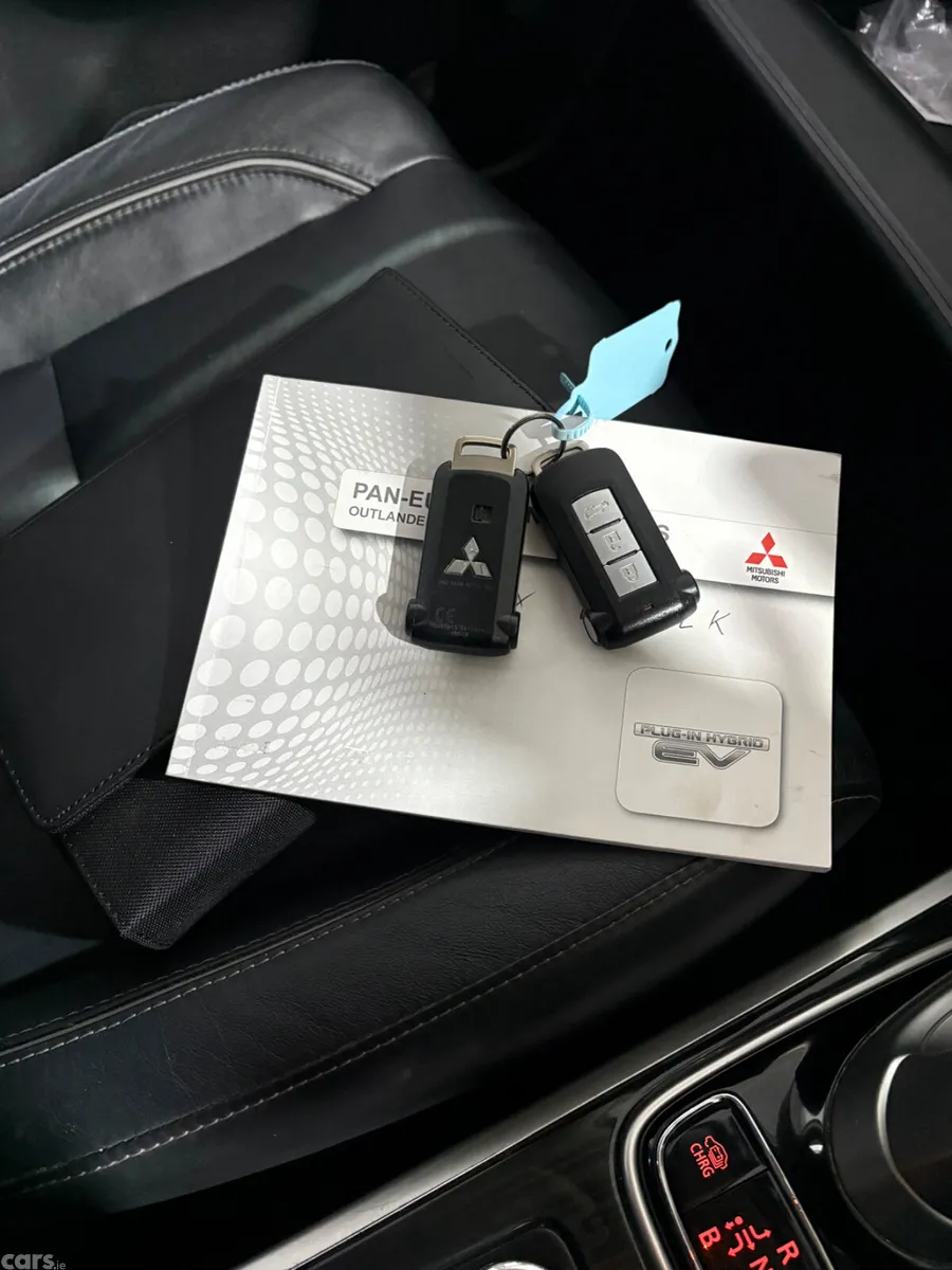 Mitsubishi Outlander SUV, Petrol Plug-in Hybrid, 2018, White