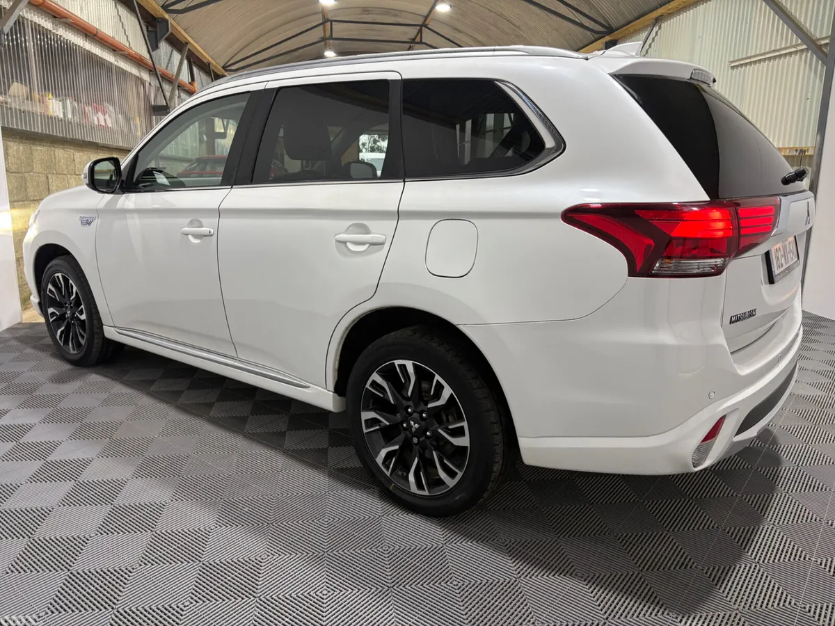 Mitsubishi Outlander SUV, Petrol Plug-in Hybrid, 2018, White