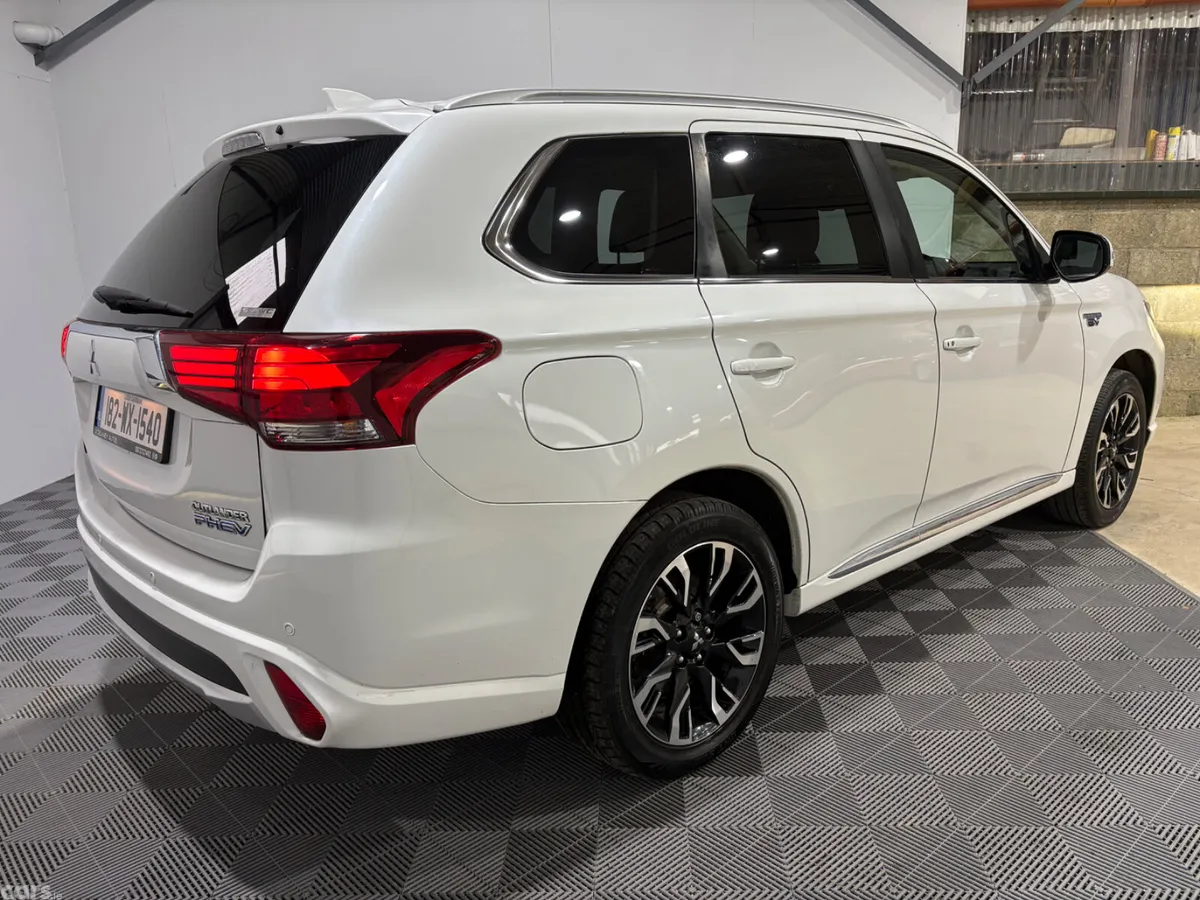 Mitsubishi Outlander SUV, Petrol Plug-in Hybrid, 2018, White