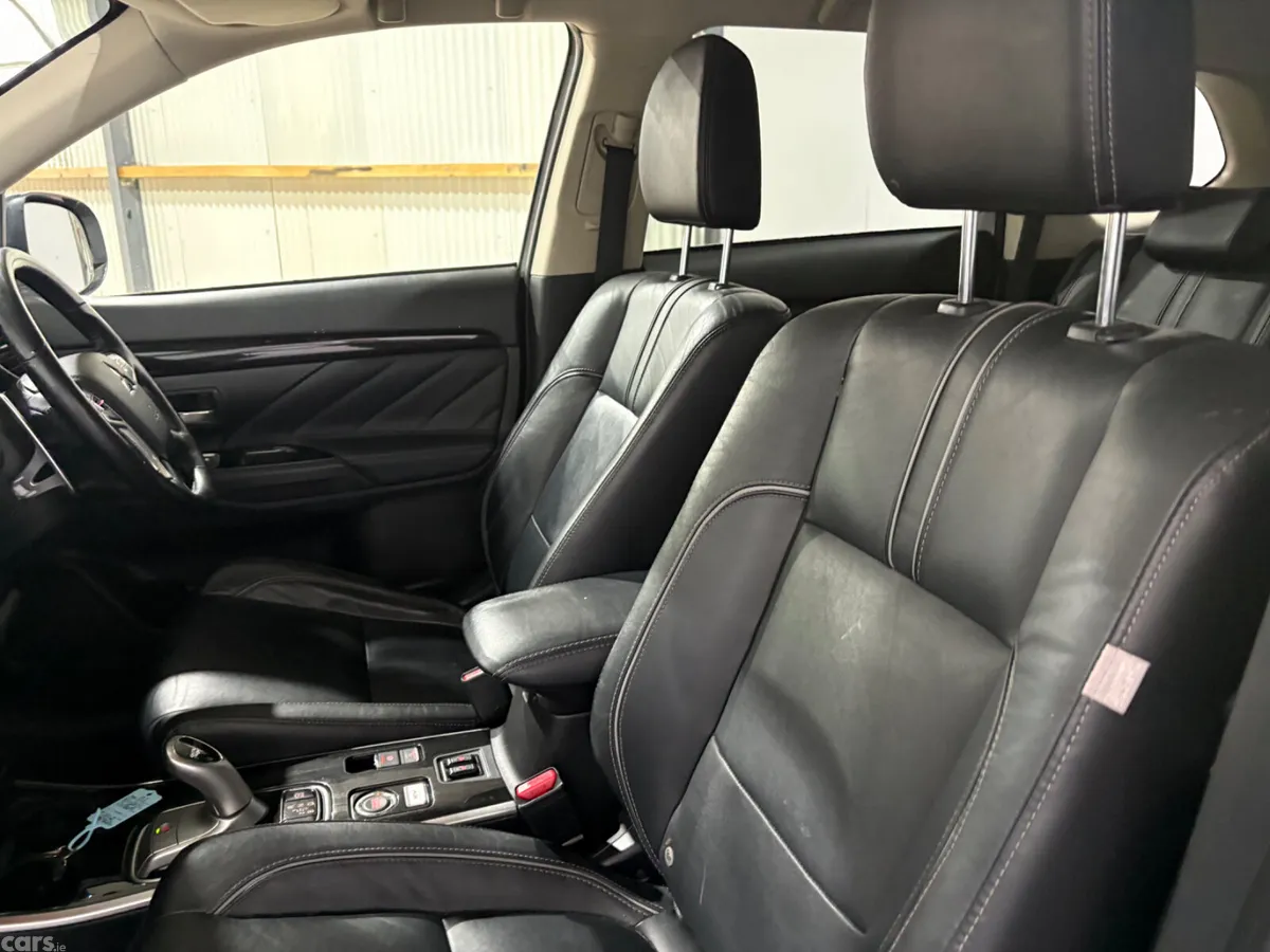 Mitsubishi Outlander SUV, Petrol Plug-in Hybrid, 2018, White