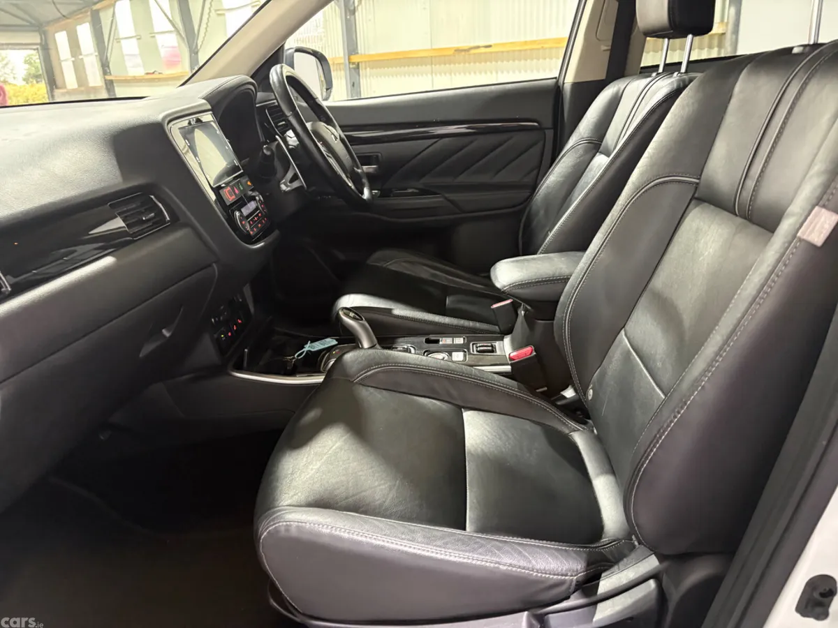 Mitsubishi Outlander SUV, Petrol Plug-in Hybrid, 2018, White