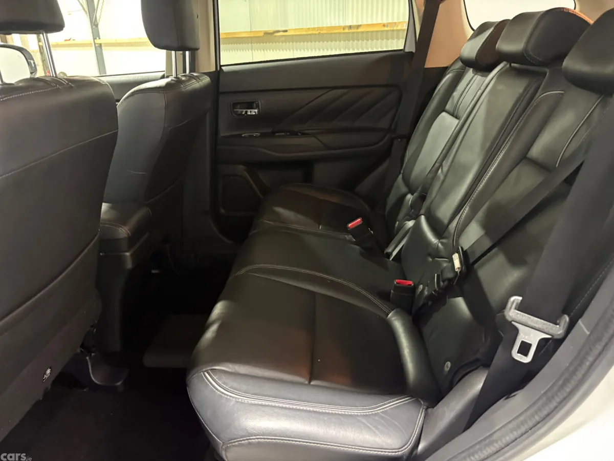 Mitsubishi Outlander SUV, Petrol Plug-in Hybrid, 2018, White