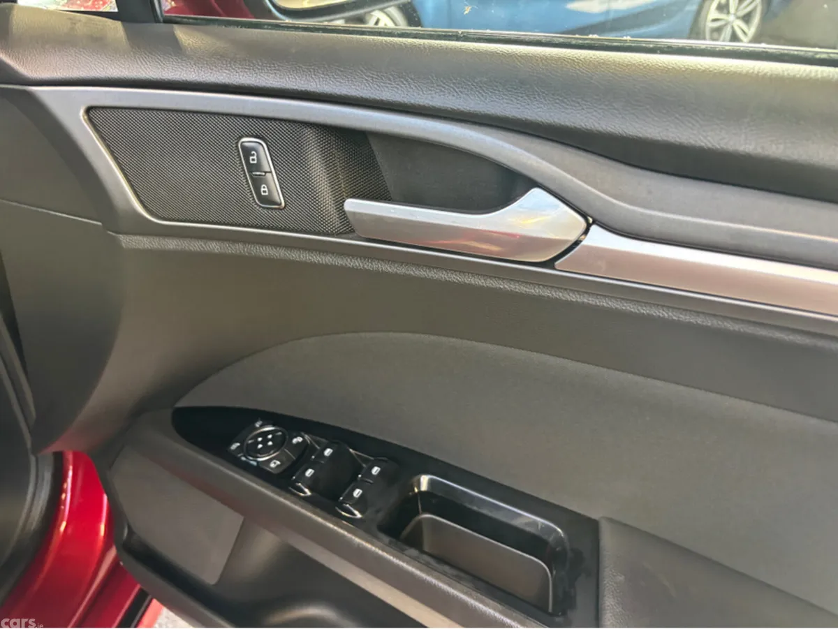 Ford Mondeo Hatchback, Diesel, 2015, Red
