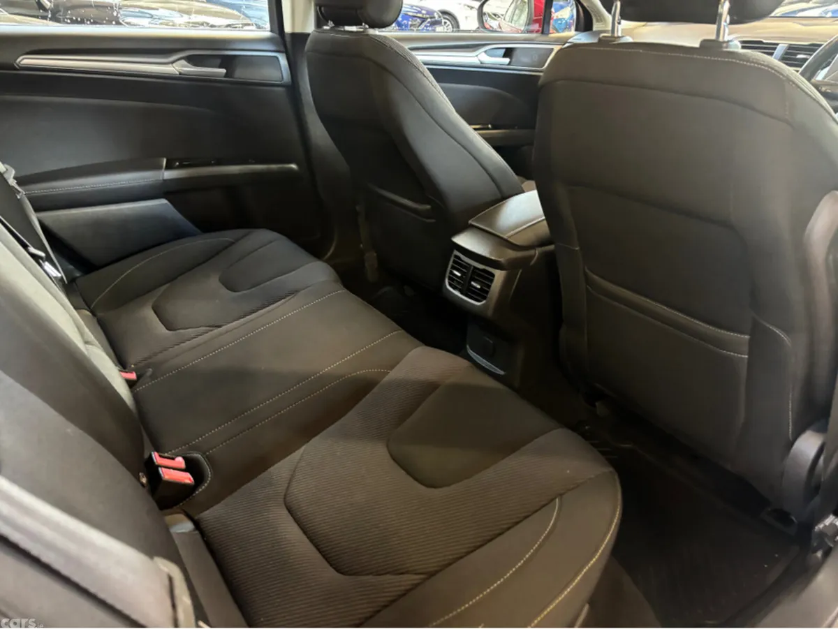 Ford Mondeo Hatchback, Diesel, 2015, Red