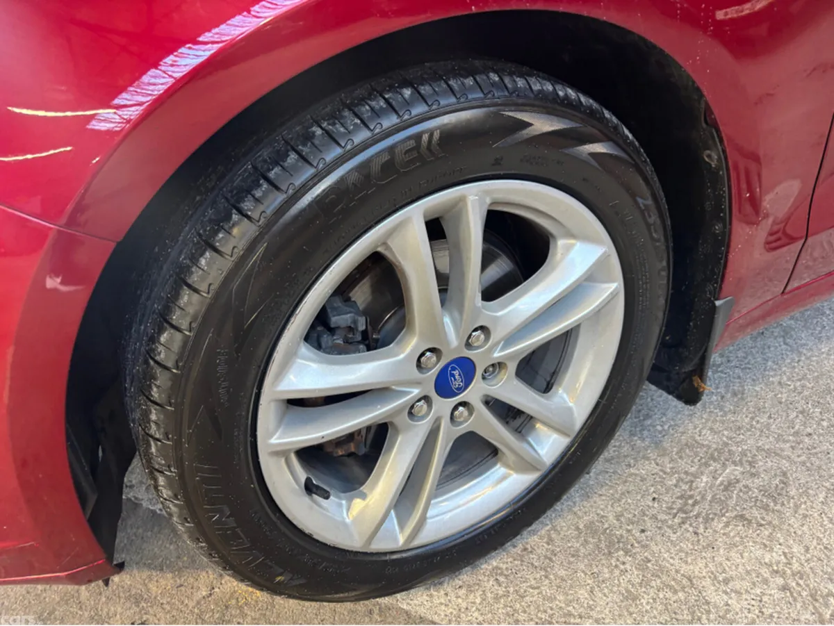 Ford Mondeo Hatchback, Diesel, 2015, Red