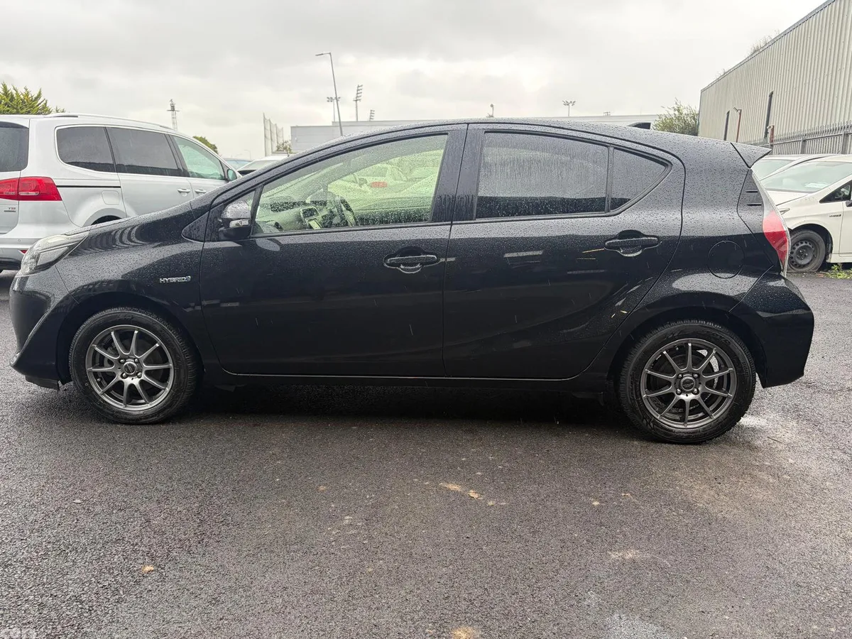 Toyota Aqua Hatchback, Petrol Hybrid, 2017, Black