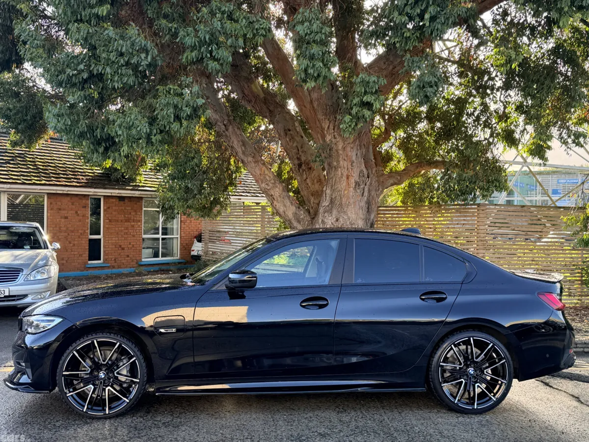 BMW 3-Series Saloon, Petrol Hybrid, 2022, Black
