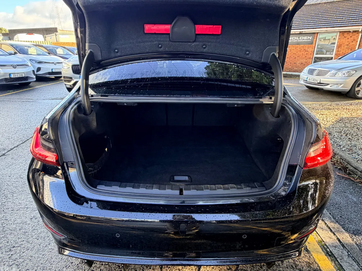 BMW 3-Series Saloon, Petrol Hybrid, 2022, Black