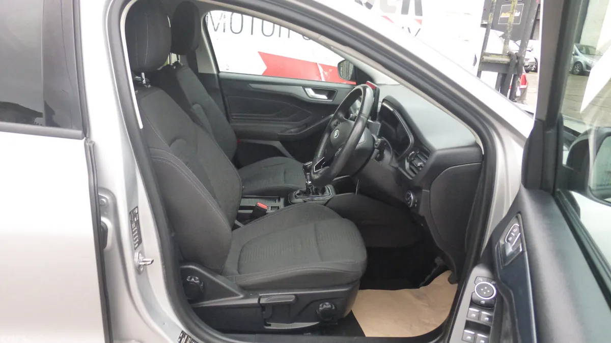 Ford Focus Hatchback, Petrol, 2021, Grey