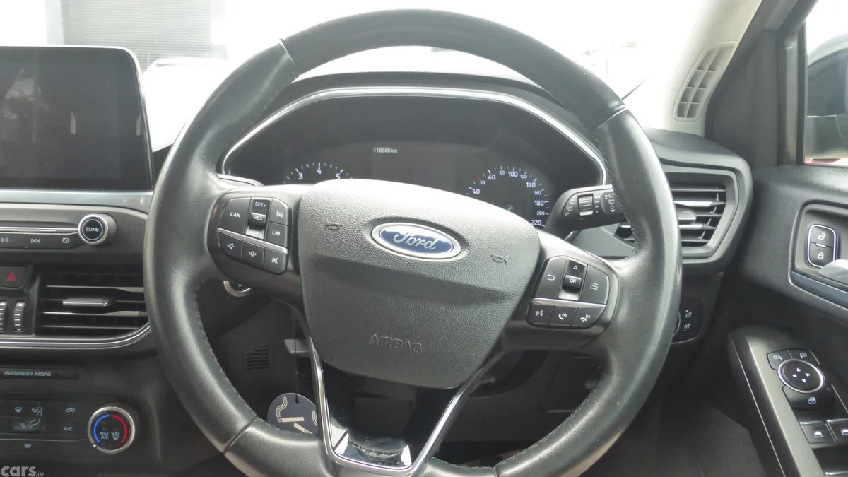 Ford Focus Hatchback, Petrol, 2021, Grey