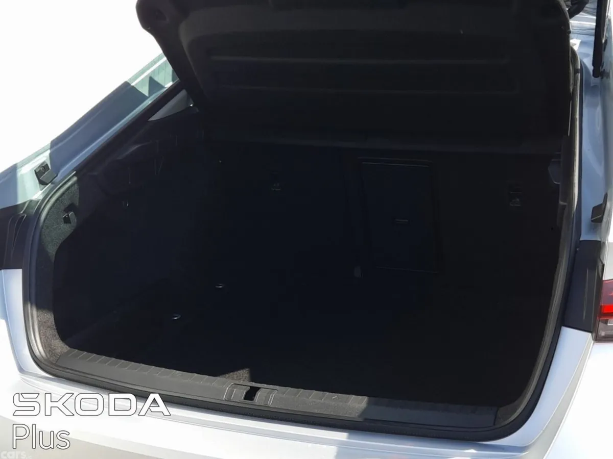 Skoda Octavia Saloon, Diesel, 2023, Silver