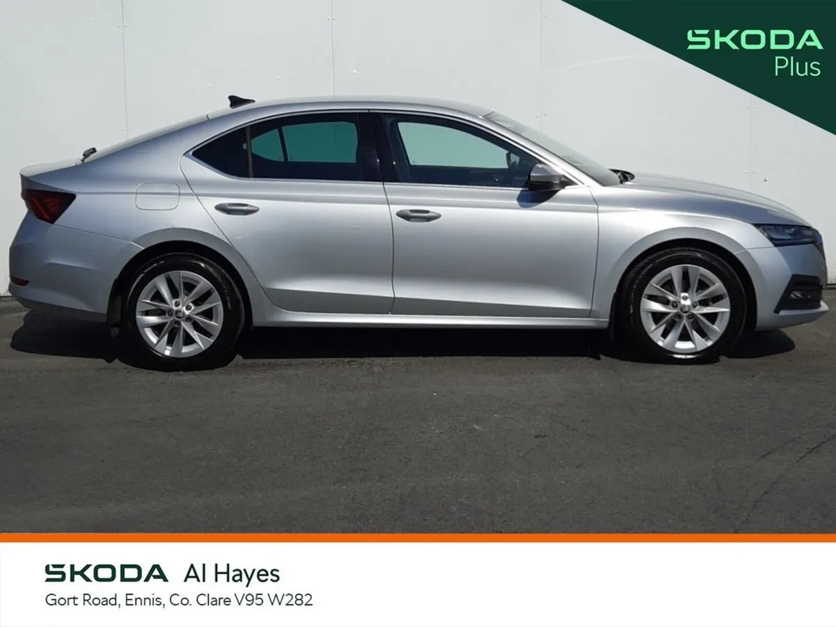 Skoda Octavia Saloon, Diesel, 2023, Silver